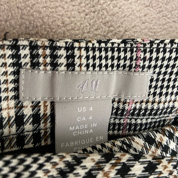 H&M women’s size 4 plaid pants - Picture 2 of 2